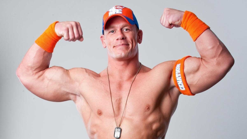 Bild von John Cena, der seine körperliche Stärke demonstriert
